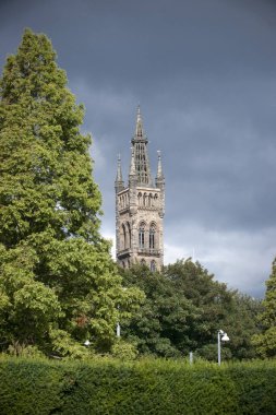 Glasgow, İskoçya, 7 Eylül 2013, Glasgow Üniversitesi 'nin ana binası ve kulesi Gilmorehill