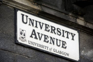 Glasgow, İskoçya, 7 Eylül 2013, Gilmorehill 'deki Glasgow Üniversitesi için bir işaret.