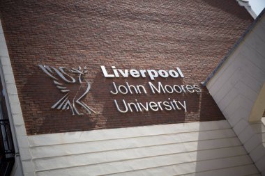 Liverpool, Merseyside, İngiltere, 24 Temmuz 2014, Liverpool John Moores Üniversitesi İşareti