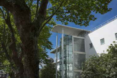 Liverpool, İngiltere - 12 Haziran 2014, Liverpool John Moores Üniversitesi Aldham Robarts Öğrenme Kaynakları Merkezi (LRC) Kütüphanesi 