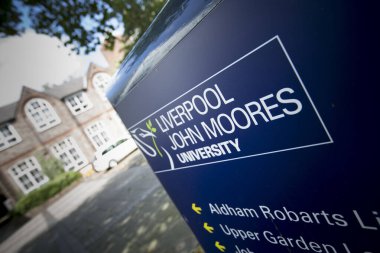 Liverpool, Merseyside, İngiltere, 24 Temmuz 2014, Liverpool John Moores Üniversitesi İşareti