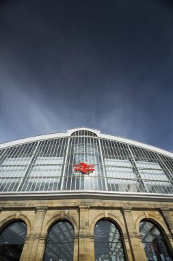 Liverpool, Merseyside, İngiltere, 24 Haziran 2014, Liverpools Lime Street Station 'ın ana girişi