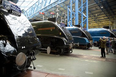 Ulusal Demiryolu Müzesi 'nde düzenlenen Büyük Toplanma' da A4 Buharlı Lokomotifler Sıralaması, York, İngiltere - Kasım 2013