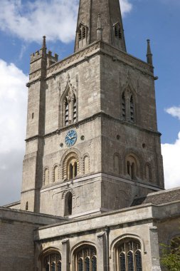 Burford, Oxfordshire, İngiltere, Temmuz 2013, Aziz John Kilisesi manzarası