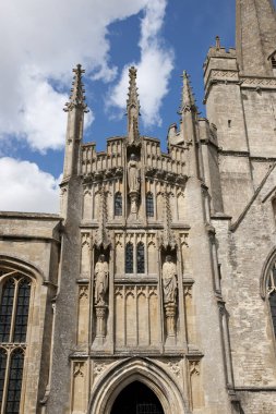 Burford, Oxfordshire, İngiltere, Temmuz 2013, Aziz John Kilisesi manzarası