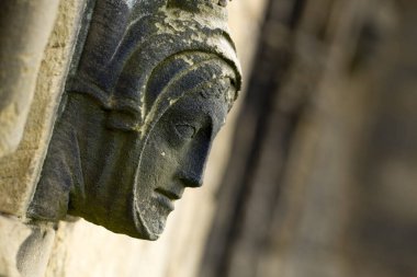 Bridlington Manastırı 'nın dış yüzeyine taş oyma, Bridlington, Doğu Yorkshire, İngiltere - Mart 2014