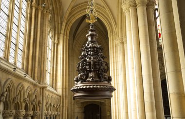 Beverley Minster Kilisesi 'nin güney koridorunda Vaftiz Yazı Tipi Kapağı oyulmuş. Beverely, East Riding of Yorkshire, İngiltere - Mart 2014