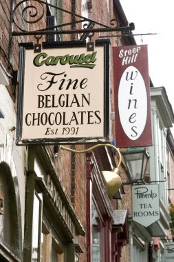 Birleşik Krallık, Lincoln, Lincoln 'deki Sarp Tepe' nin tepesindeki Güzel Belçika Çikolata Dükkanı manzarası - Ağustos 2009