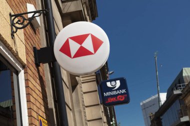 Coventry, Warwickshire, United Kingsom, 27 Haziran 2019, HSBC Bank için bir işaret.