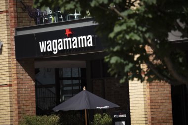 Coventry, Warwickshire, Birleşik Kingsom, 27 Haziran 2019, Wagamama için bir işaret.