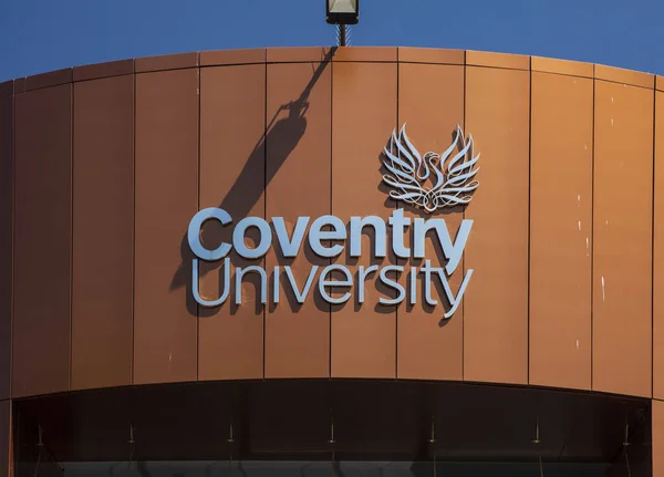 Coventry, Warwickshire, United Kingsom, 27 Haziran 2019, Coventry Üniversitesi Alan Berry Binası logosu.