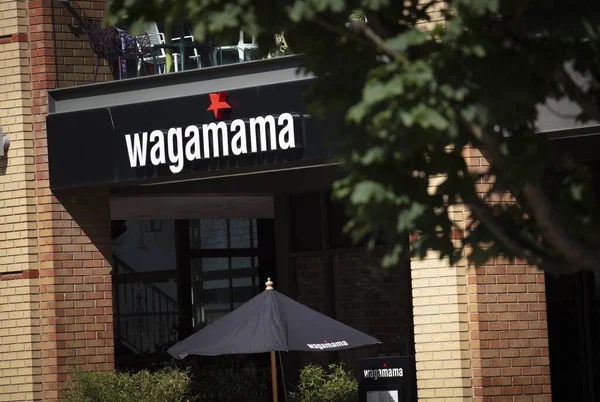 Coventry, Warwickshire, Birleşik Kingsom, 27 Haziran 2019, Wagamama için bir işaret.