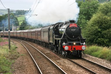 Black Five Buharlı Lokomotif numarası 45407 Waverley Ekspres treniyle 8 Ağustos 2010 - Pepper Road, Leeds, Birleşik Krallık
