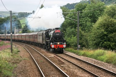 Black Five Buharlı Lokomotif numarası 45407 Waverley Ekspres treniyle 8 Ağustos 2010 - Pepper Road, Leeds, Birleşik Krallık