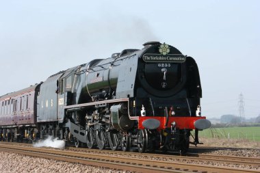 LMS Pasifik Buharlı Lokomotif. Hayır. 6233 Sutherland Düşesi Burton Salmon yakınlarında, 10 Nisan 2010 - Burton Somon, Yorkshire, Birleşik Krallık