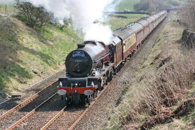LMS Pasifik Buharlı Lokomotif. Hayır. 6201 Prenses Elizabeth 17 Nisan 2010 'da Hellifield, Kuzey Yorkshire' dan ayrılıyor.