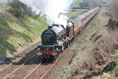 LMS Pasifik Buharlı Lokomotif. Hayır. 6201 Prenses Elizabeth 17 Nisan 2010 'da Hellifield, Kuzey Yorkshire' dan ayrılıyor.