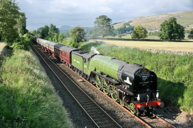 Crewe Demiryolu Carlisle ile A1 Buharlı Lokomotif Kasırgası - Settle Junction, Yorkshire, Birleşik Krallık - 24 Haziran 2010