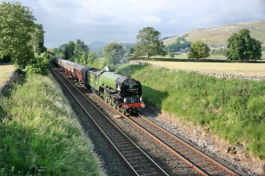 Crewe Demiryolu Carlisle ile A1 Buharlı Lokomotif Kasırgası - Settle Junction, Yorkshire, Birleşik Krallık - 24 Haziran 2010