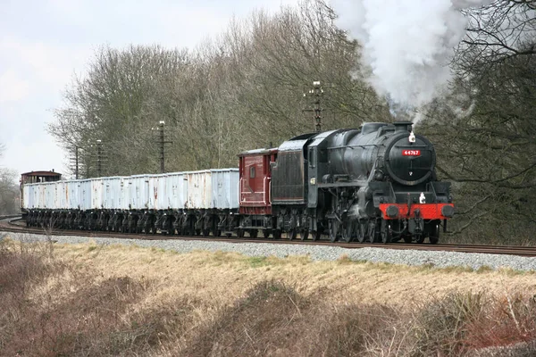 Black Five Steam Loco Numéro 44767 Avec Windcutter Freight Train — Photo