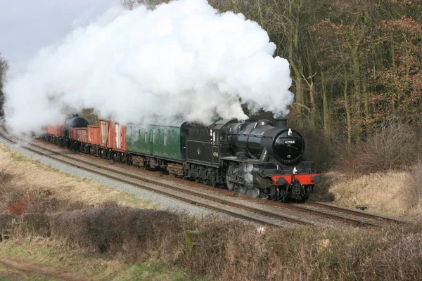 Stanier Mogul Steam Locomotive 42968 Great Central Railway Heritage Steam — Stock fotografie