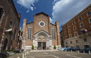 Verona, İtalya, Avrupa, Ağustos 2019, Chiesa di Santa Anastasia Kilisesi manzarası