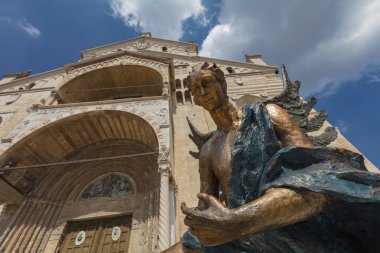 Verona, İtalya, Avrupa, Ağustos 2019, Duomo Cattedrale di Santa Maria Matricolare manzarası