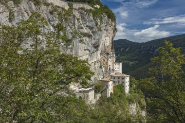Spiazzi, İtalya, Avrupa, Ağustos 2019, Madonna della Corona Kilisesi Sığınağı