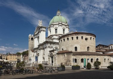 Brescia, İtalya, Avrupa, Ağustos 2019, Eski ve Yeni Katedral, Duomo Vecchio ve Duomo Nuovo manzarası