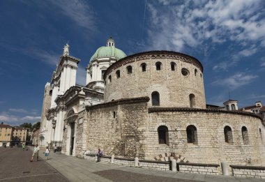 Brescia, İtalya, Avrupa, Ağustos 2019, Eski ve Yeni Katedral, Duomo Vecchio ve Duomo Nuovo manzarası