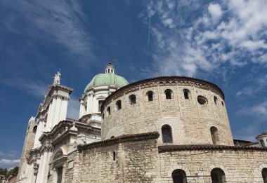Brescia, İtalya, Avrupa, Ağustos 2019, Eski ve Yeni Katedral, Duomo Vecchio ve Duomo Nuovo manzarası
