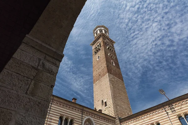 イタリア ヨーロッパ 8月2019 パラッツォ デッラ ラジョーネの塔 — ストック写真