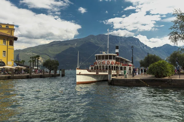 Lago Garda Itália Europa Agosto 2019 Uma Vista Navio Vapor — Fotografia de Stock