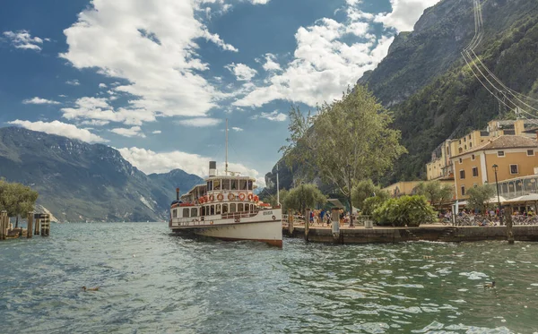 Lago Garda Itália Europa Agosto 2019 Uma Vista Navio Vapor — Fotografia de Stock