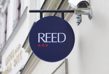 Çek Cumhuriyeti 'nin Brno şehrinde 24 Şubat 2018' de bir mağazada kırmızı tabela