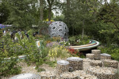 The Brewin Dolphin Garden Forever Freefolk, Rosy Hardy tarafından tasarlandı Royal Chelsea Flower Show, Londra, İngiltere Mayıs 2016