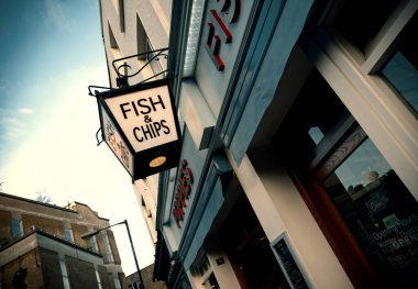 Spitalfields, Londra, İngiltere 'deki Haşhaş Balık ve Çip Dükkanı' nın dışında - Eylül 2013