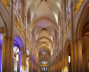 Lyon, Fransa, Avrupa, 6 Aralık 2019, Saint Jean Baptiste Katedrali 'nin iç manzarası