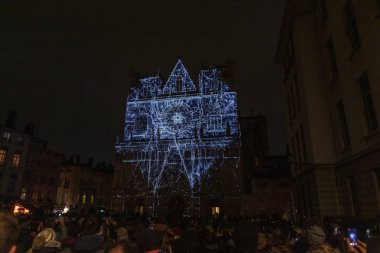 Lyon, Fransa, Avrupa, 6 Aralık 2019, Fetes des Lumieres, namı diğer Işık Festivali ve Yaradılış Kurulumu