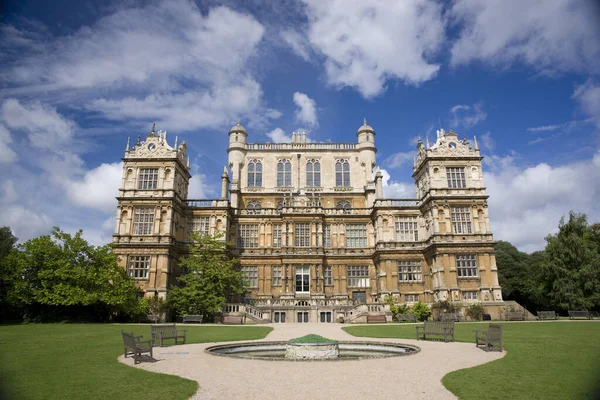 Nottingham, Nottinghamshire 'daki Elizabethan Wollaton Hall Müzesi ve Bahçesi 28 Ağustos 2010' da görüldü..