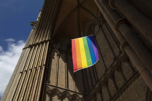 Peterborough Cambridgeshire Storbritannien Juli 2019 Över Pride Flagga Hängande Från — Stockfoto