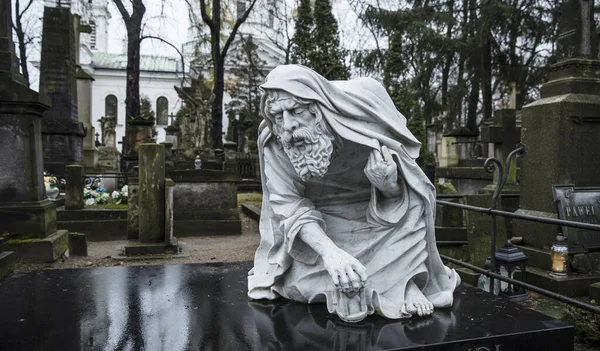 2018年12月 ヨーロッパ ポーランド ワルシャワのPowazki墓地 墓地での古い父親の時間の像 — ストック写真
