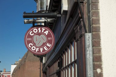 Derby, Derbyshire, İngiltere: Ekim 2018: Costa Kahve İşareti