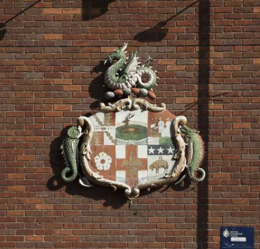 Derby Tren İstasyonu, Derby, Derbyshire, Ekim 2018, istasyonun tarihi arması.