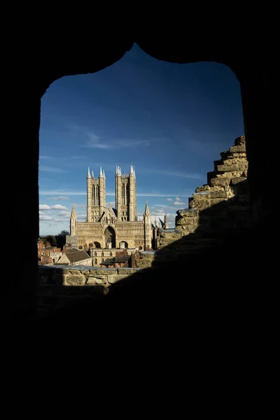 Frente Oeste Catedral Lincoln Emoldurada Por Ruínas Lincoln Lincolnshire Reino — Fotografia de Stock