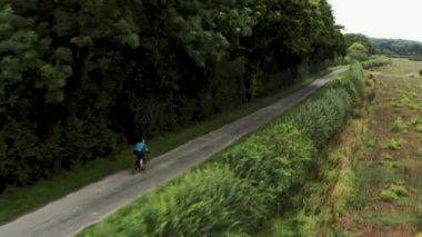Hughnshire, İngiltere, Ağustos 2019, Spor Bisikleti Bisikletçisi