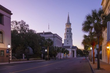 Charleston, Güney Carolina, ABD, Kasım 2019, tarihi Charleston 'daki St. Michaels Kilisesi manzarası