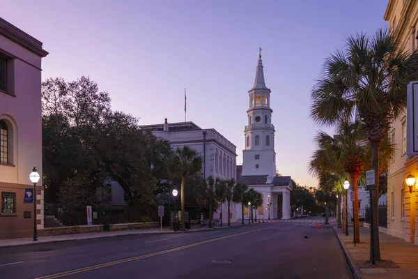 Charleston, Güney Carolina, ABD, Kasım 2019, tarihi Charleston 'daki St. Michaels Kilisesi manzarası