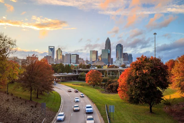 Skyline do centro de Charlotte na Carolina do Norte — Fotografia de Stock