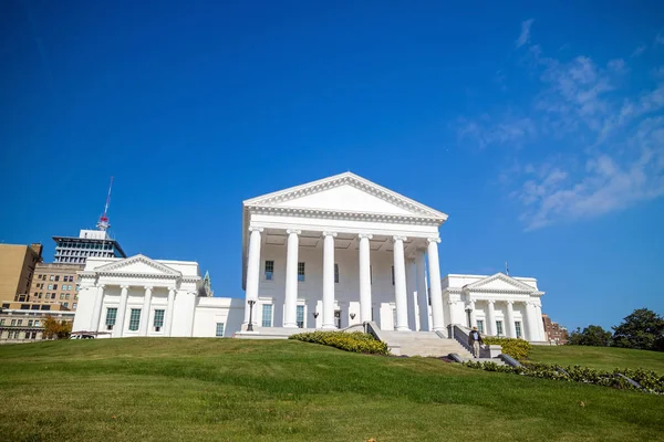 O edifício da Capital Estadual em Richmond Virginia — Fotografia de Stock